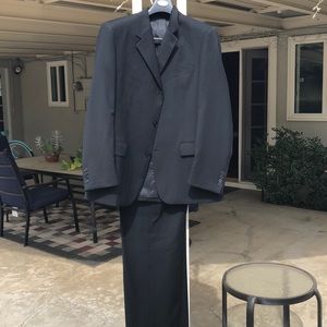 EUC Gianni Uomo Black Suit Size 40R